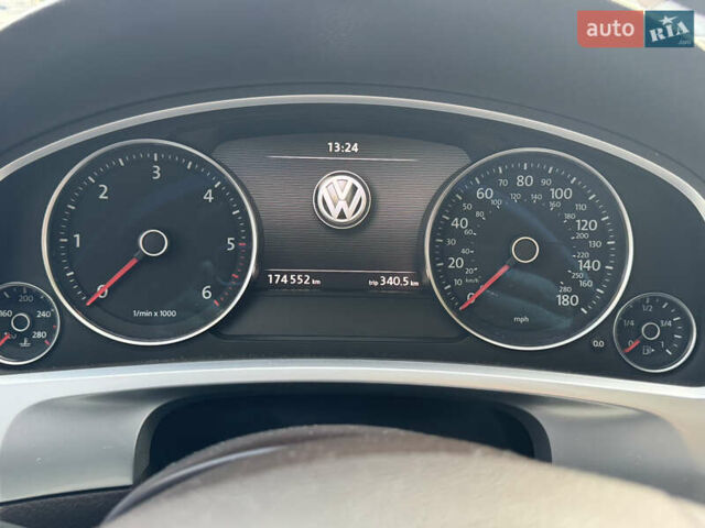 Белый Фольксваген Туарег, объемом двигателя 3 л и пробегом 175 тыс. км за 17500 $, фото 10 на Automoto.ua