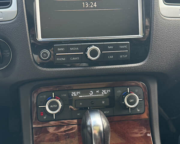 Белый Фольксваген Туарег, объемом двигателя 3 л и пробегом 175 тыс. км за 17500 $, фото 11 на Automoto.ua