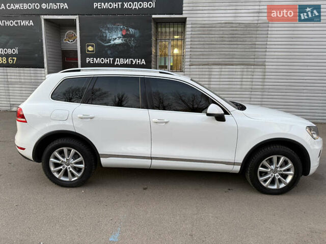 Білий Фольксваген Туарег, об'ємом двигуна 2.97 л та пробігом 231 тис. км за 17999 $, фото 8 на Automoto.ua