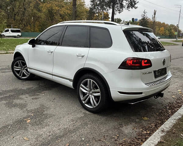 Белый Фольксваген Туарег, объемом двигателя 2.97 л и пробегом 237 тыс. км за 16900 $, фото 5 на Automoto.ua
