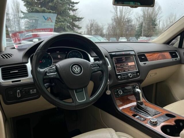 Белый Фольксваген Туарег, объемом двигателя 3 л и пробегом 228 тыс. км за 17500 $, фото 14 на Automoto.ua