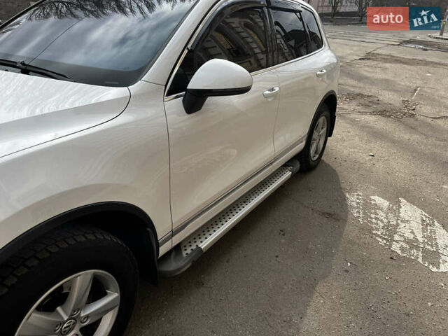 Білий Фольксваген Туарег, об'ємом двигуна 2.97 л та пробігом 307 тис. км за 18200 $, фото 8 на Automoto.ua