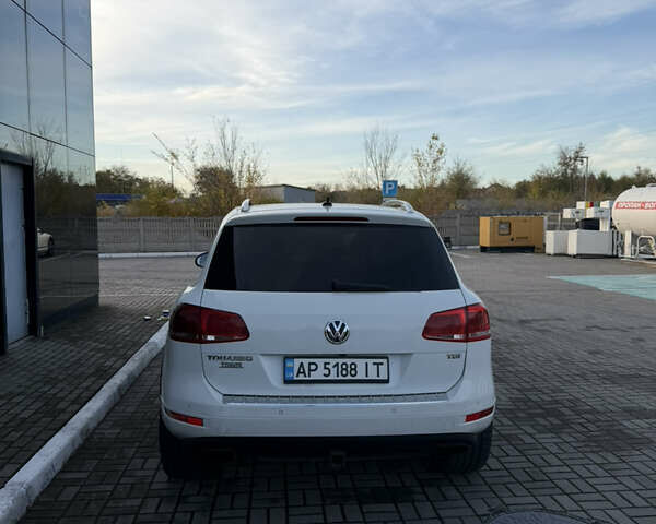 Білий Фольксваген Туарег, об'ємом двигуна 2.97 л та пробігом 265 тис. км за 17500 $, фото 7 на Automoto.ua