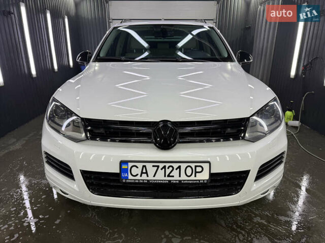 Белый Фольксваген Туарег, объемом двигателя 2.97 л и пробегом 370 тыс. км за 15499 $, фото 3 на Automoto.ua