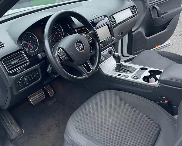 Білий Фольксваген Туарег, об'ємом двигуна 2.97 л та пробігом 130 тис. км за 21300 $, фото 42 на Automoto.ua