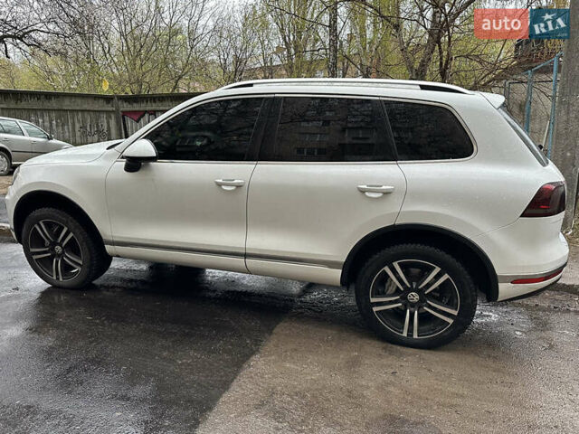 Белый Фольксваген Туарег, объемом двигателя 3 л и пробегом 148 тыс. км за 13000 $, фото 19 на Automoto.ua