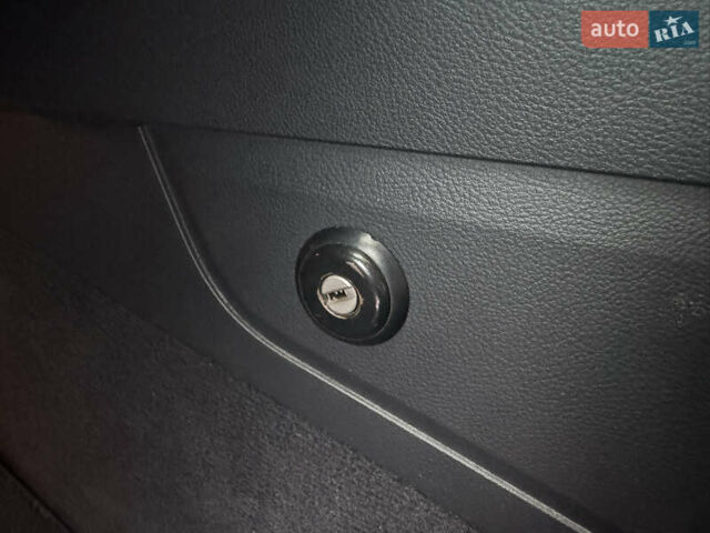 Белый Фольксваген Туарег, объемом двигателя 2.97 л и пробегом 209 тыс. км за 20500 $, фото 26 на Automoto.ua