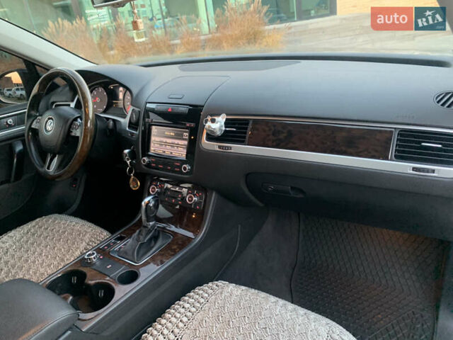 Белый Фольксваген Туарег, объемом двигателя 3 л и пробегом 330 тыс. км за 22000 $, фото 15 на Automoto.ua