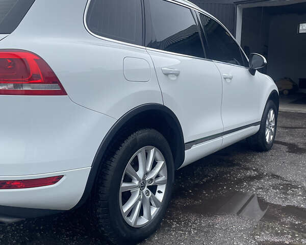 Білий Фольксваген Туарег, об'ємом двигуна 2.97 л та пробігом 130 тис. км за 21300 $, фото 7 на Automoto.ua