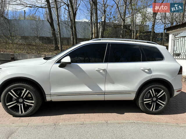 Белый Фольксваген Туарег, объемом двигателя 3 л и пробегом 148 тыс. км за 13000 $, фото 21 на Automoto.ua