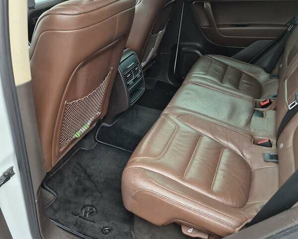 Белый Фольксваген Туарег, объемом двигателя 2.97 л и пробегом 182 тыс. км за 17700 $, фото 10 на Automoto.ua