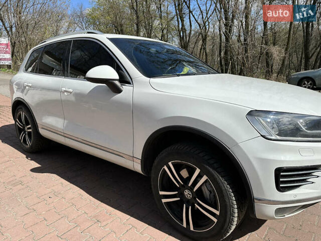 Белый Фольксваген Туарег, объемом двигателя 3 л и пробегом 148 тыс. км за 13000 $, фото 26 на Automoto.ua