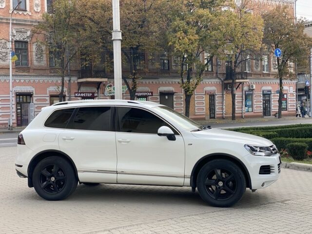 Білий Фольксваген Туарег, об'ємом двигуна 3 л та пробігом 235 тис. км за 14800 $, фото 5 на Automoto.ua