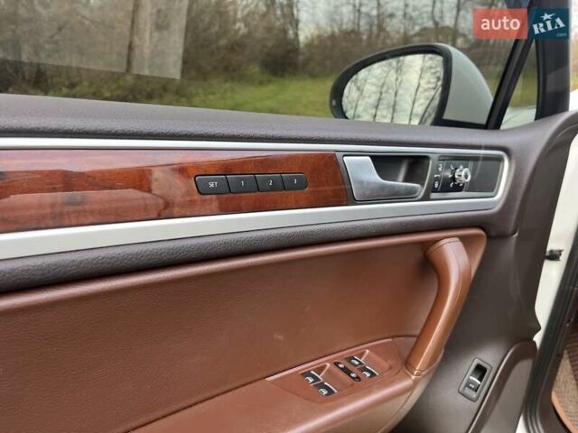 Білий Фольксваген Туарег, об'ємом двигуна 3.6 л та пробігом 272 тис. км за 17500 $, фото 12 на Automoto.ua