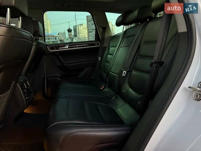 Белый Фольксваген Туарег, объемом двигателя 2.97 л и пробегом 270 тыс. км за 20990 $, фото 9 на Automoto.ua
