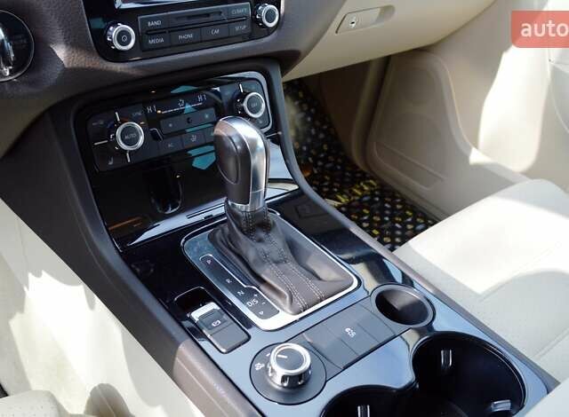 Белый Фольксваген Туарег, объемом двигателя 2.97 л и пробегом 272 тыс. км за 17500 $, фото 26 на Automoto.ua