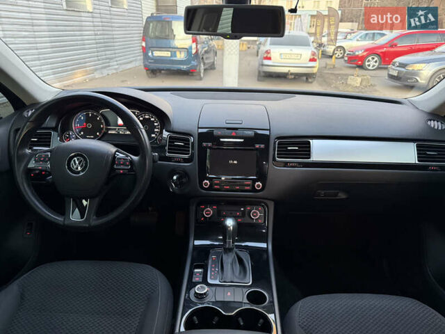 Білий Фольксваген Туарег, об'ємом двигуна 2.97 л та пробігом 231 тис. км за 17999 $, фото 24 на Automoto.ua