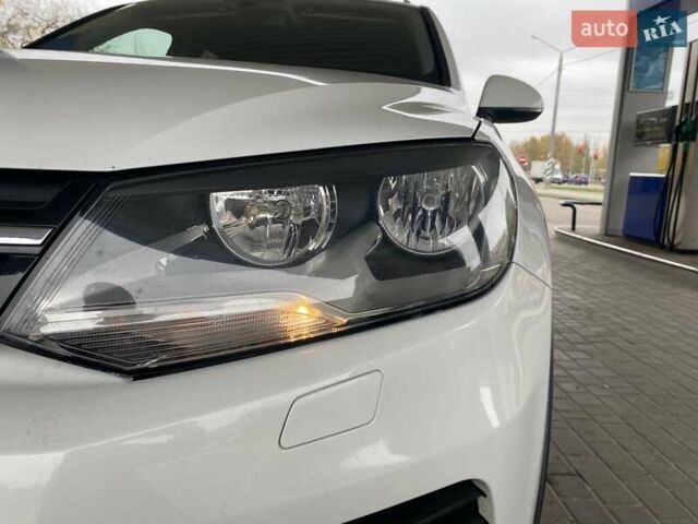 Белый Фольксваген Туарег, объемом двигателя 2.97 л и пробегом 209 тыс. км за 18000 $, фото 28 на Automoto.ua