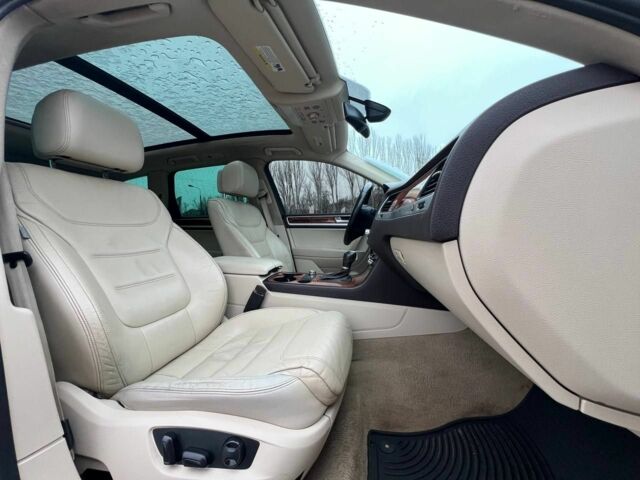 Белый Фольксваген Туарег, объемом двигателя 3 л и пробегом 228 тыс. км за 17500 $, фото 16 на Automoto.ua