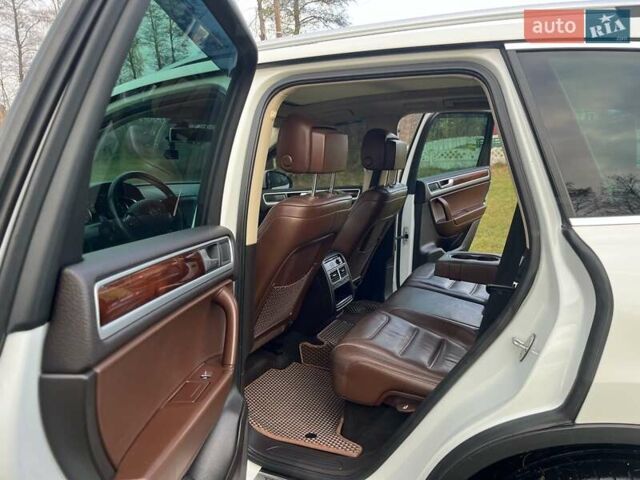 Білий Фольксваген Туарег, об'ємом двигуна 3.6 л та пробігом 272 тис. км за 17500 $, фото 8 на Automoto.ua