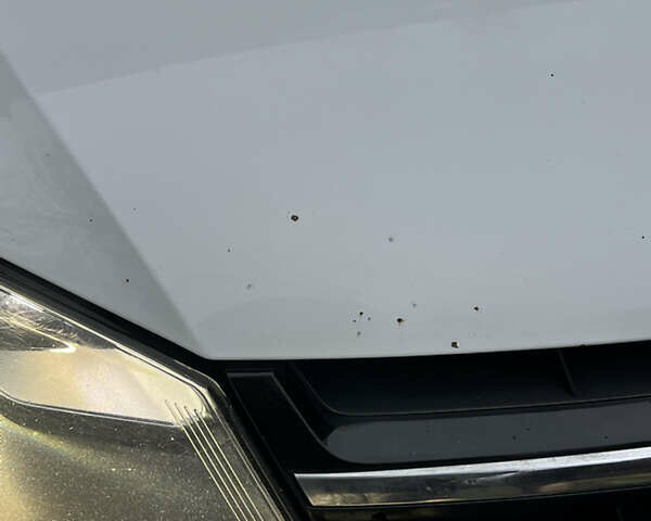 Белый Фольксваген Туарег, объемом двигателя 3 л и пробегом 215 тыс. км за 16700 $, фото 6 на Automoto.ua