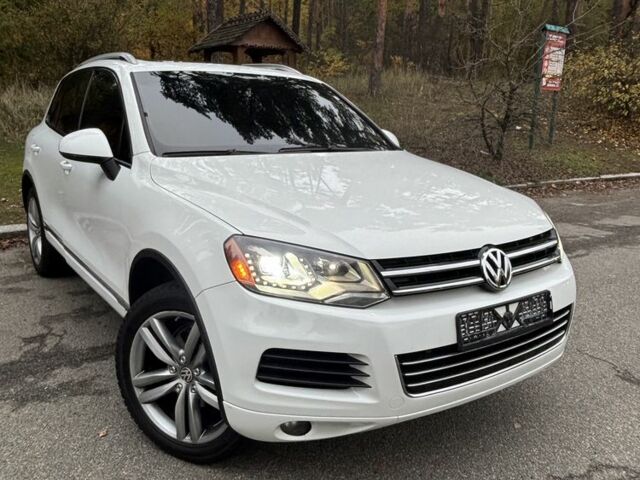 Белый Фольксваген Туарег, объемом двигателя 2.97 л и пробегом 237 тыс. км за 16300 $, фото 2 на Automoto.ua