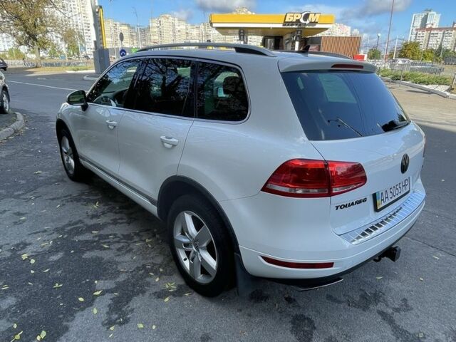 Белый Фольксваген Туарег, объемом двигателя 3 л и пробегом 152 тыс. км за 19500 $, фото 1 на Automoto.ua