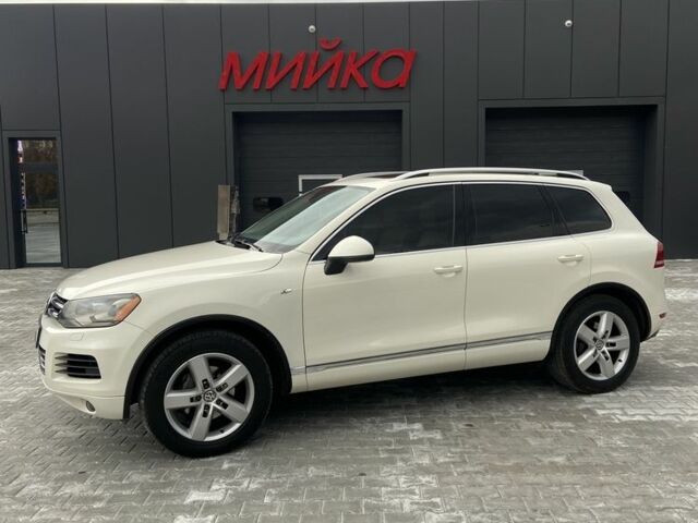 Белый Фольксваген Туарег, объемом двигателя 3 л и пробегом 225 тыс. км за 17900 $, фото 4 на Automoto.ua