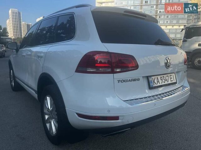 Белый Фольксваген Туарег, объемом двигателя 2.97 л и пробегом 244 тыс. км за 17000 $, фото 6 на Automoto.ua
