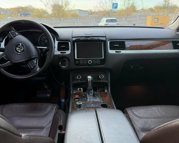 Білий Фольксваген Туарег, об'ємом двигуна 2.97 л та пробігом 265 тис. км за 17500 $, фото 15 на Automoto.ua