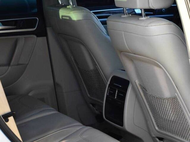 Белый Фольксваген Туарег, объемом двигателя 3 л и пробегом 227 тыс. км за 17850 $, фото 14 на Automoto.ua