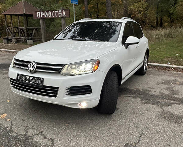 Белый Фольксваген Туарег, объемом двигателя 2.97 л и пробегом 237 тыс. км за 16900 $, фото 1 на Automoto.ua