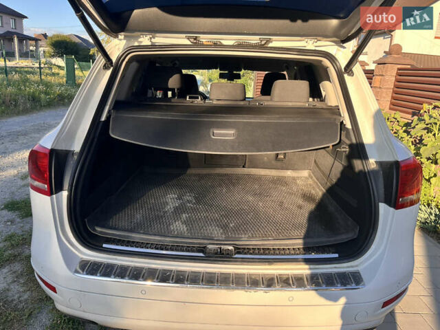 Білий Фольксваген Туарег, об'ємом двигуна 2.97 л та пробігом 264 тис. км за 19000 $, фото 7 на Automoto.ua