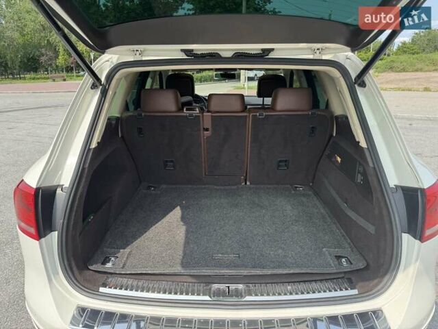 Белый Фольксваген Туарег, объемом двигателя 2.97 л и пробегом 177 тыс. км за 22333 $, фото 14 на Automoto.ua