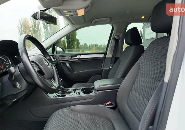 Белый Фольксваген Туарег, объемом двигателя 2.97 л и пробегом 238 тыс. км за 20990 $, фото 9 на Automoto.ua