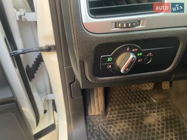 Белый Фольксваген Туарег, объемом двигателя 2.97 л и пробегом 244 тыс. км за 17000 $, фото 25 на Automoto.ua