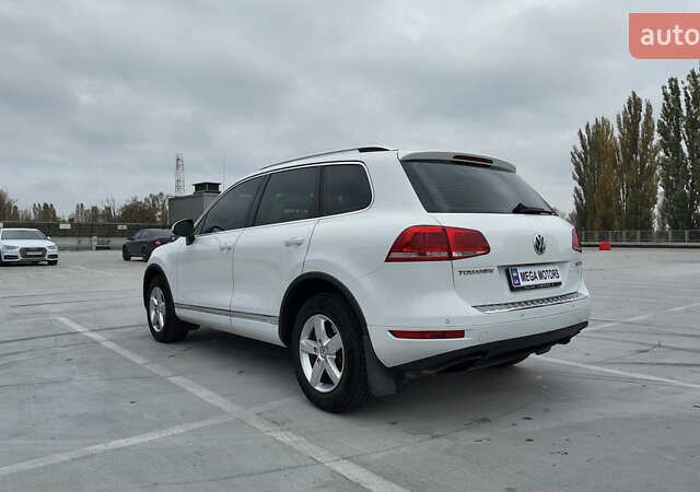 Белый Фольксваген Туарег, объемом двигателя 2.97 л и пробегом 238 тыс. км за 20990 $, фото 3 на Automoto.ua