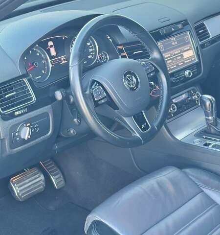 Белый Фольксваген Туарег, объемом двигателя 4.13 л и пробегом 128 тыс. км за 29000 $, фото 13 на Automoto.ua