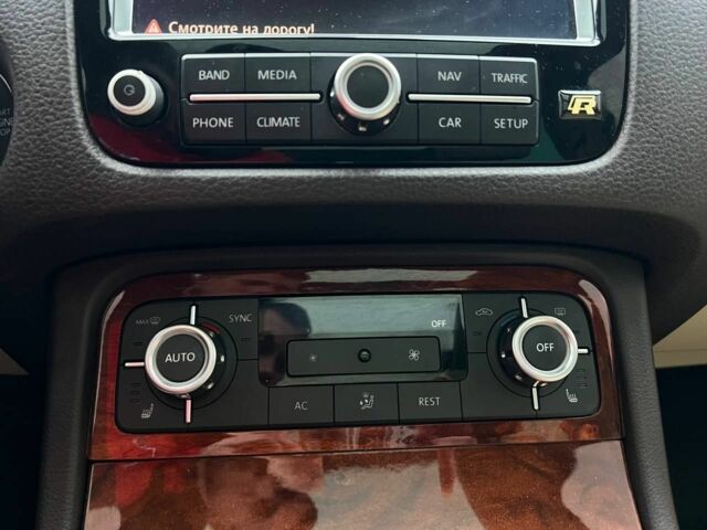 Белый Фольксваген Туарег, объемом двигателя 3 л и пробегом 228 тыс. км за 17500 $, фото 11 на Automoto.ua