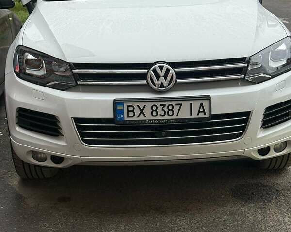 Белый Фольксваген Туарег, объемом двигателя 2.97 л и пробегом 246 тыс. км за 20800 $, фото 1 на Automoto.ua