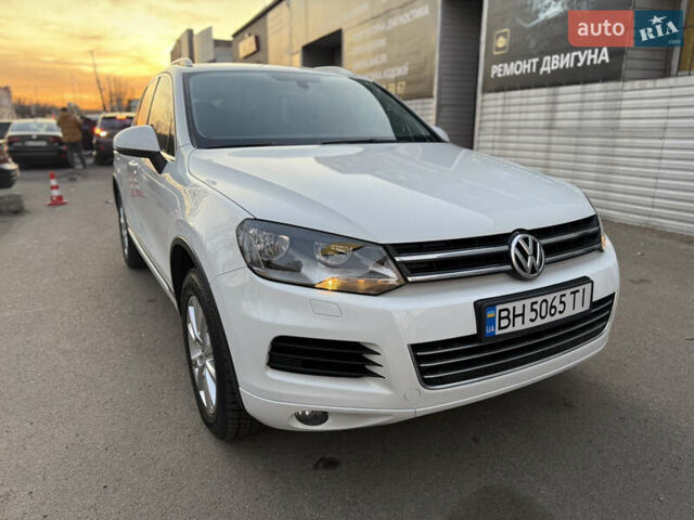 Білий Фольксваген Туарег, об'ємом двигуна 2.97 л та пробігом 231 тис. км за 17999 $, фото 5 на Automoto.ua