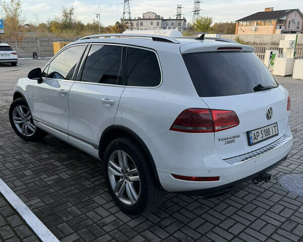 Білий Фольксваген Туарег, об'ємом двигуна 2.97 л та пробігом 265 тис. км за 17500 $, фото 6 на Automoto.ua