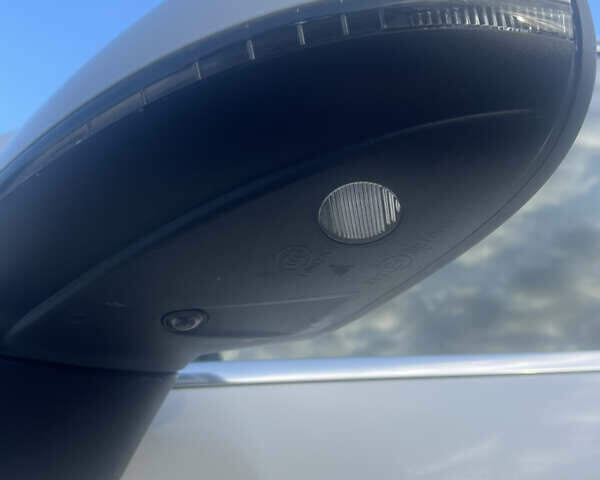 Белый Фольксваген Туарег, объемом двигателя 2.97 л и пробегом 242 тыс. км за 19999 $, фото 48 на Automoto.ua