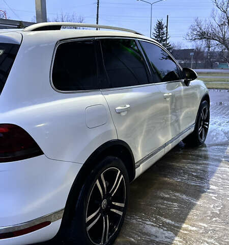 Белый Фольксваген Туарег, объемом двигателя 3 л и пробегом 148 тыс. км за 13000 $, фото 10 на Automoto.ua