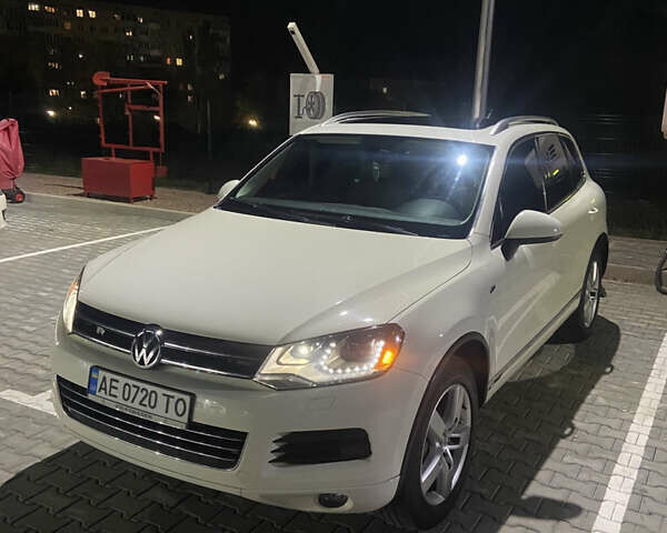 Белый Фольксваген Туарег, объемом двигателя 2.97 л и пробегом 225 тыс. км за 17900 $, фото 13 на Automoto.ua
