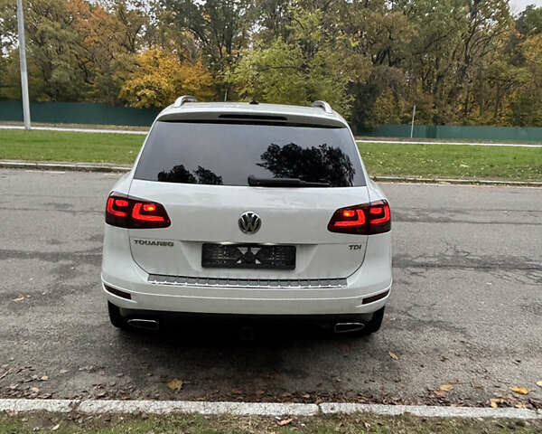 Белый Фольксваген Туарег, объемом двигателя 2.97 л и пробегом 237 тыс. км за 16900 $, фото 7 на Automoto.ua