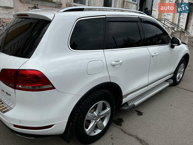Білий Фольксваген Туарег, об'ємом двигуна 2.97 л та пробігом 307 тис. км за 18200 $, фото 11 на Automoto.ua