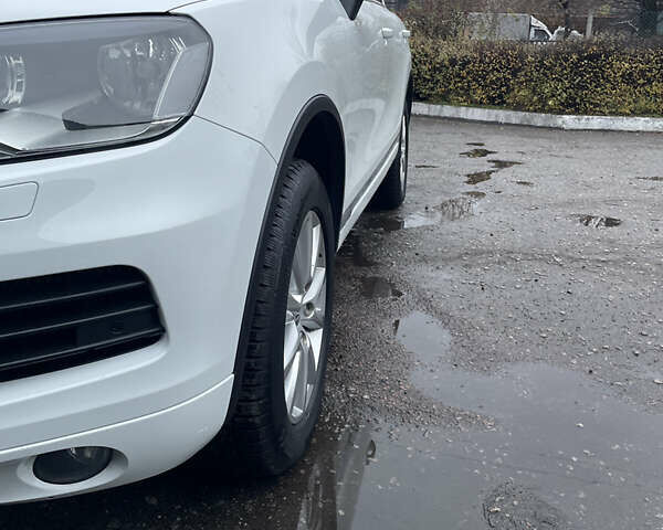 Білий Фольксваген Туарег, об'ємом двигуна 2.97 л та пробігом 130 тис. км за 21300 $, фото 15 на Automoto.ua