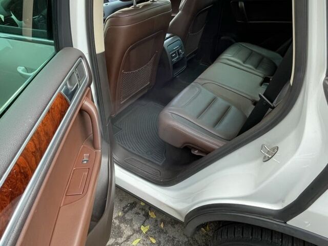 Белый Фольксваген Туарег, объемом двигателя 3 л и пробегом 152 тыс. км за 19500 $, фото 10 на Automoto.ua