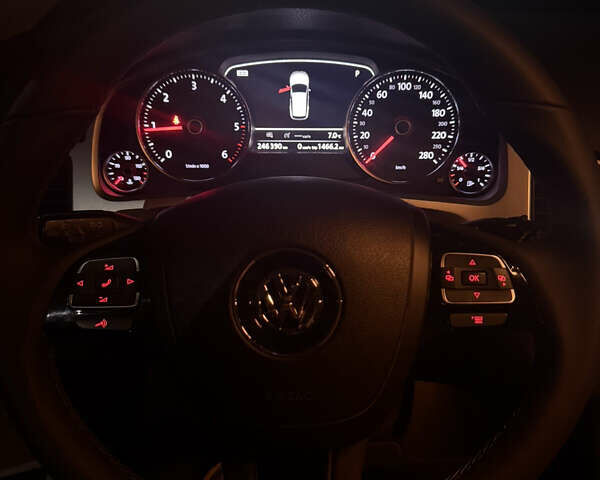 Белый Фольксваген Туарег, объемом двигателя 2.97 л и пробегом 246 тыс. км за 20800 $, фото 19 на Automoto.ua